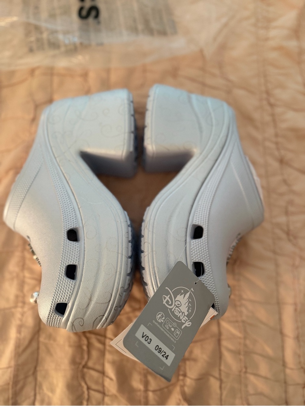 Cinderella Platform Clogs by Crocs (M5/W7) - Picture 6 of 8